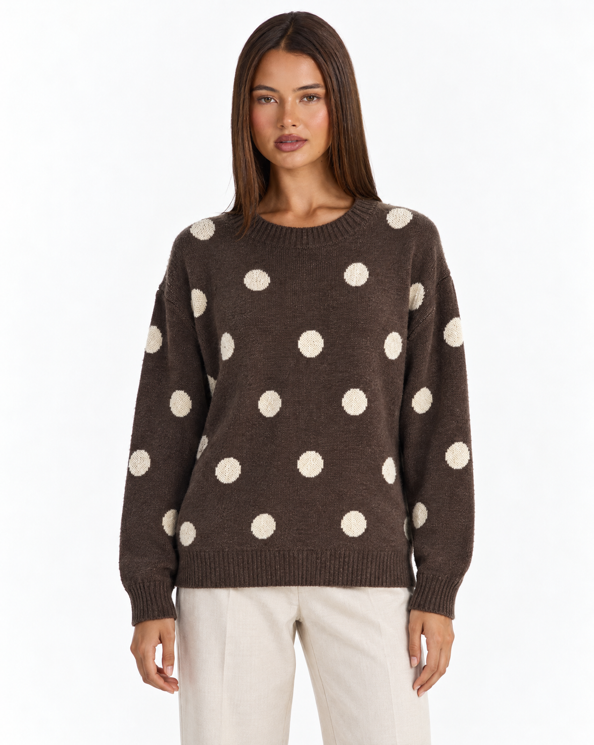 Maglia a pois con girocollo Marrone con Polly 4 – primo piano parte superiore, vista frontale