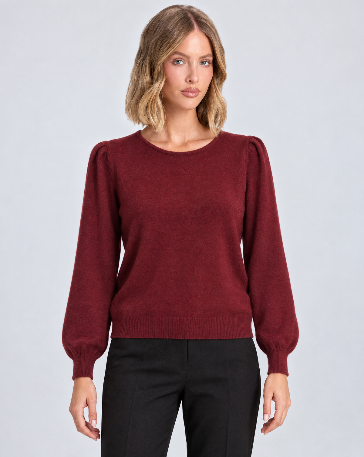 Maglia girocollo B13 11919 Bordeaux indossata da Polly 5 - vista frontale