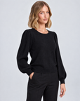 Maglia girocollo B13 11919 Nero indossata da Polly 5 - vista a tre quarti
