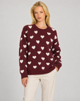 Maglia donna con cuori bordeaux indossata da Polly 7 — vista di tre quarti