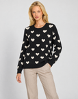 Maglia donna con cuori nero indossata da Polly 7 — vista di tre quarti