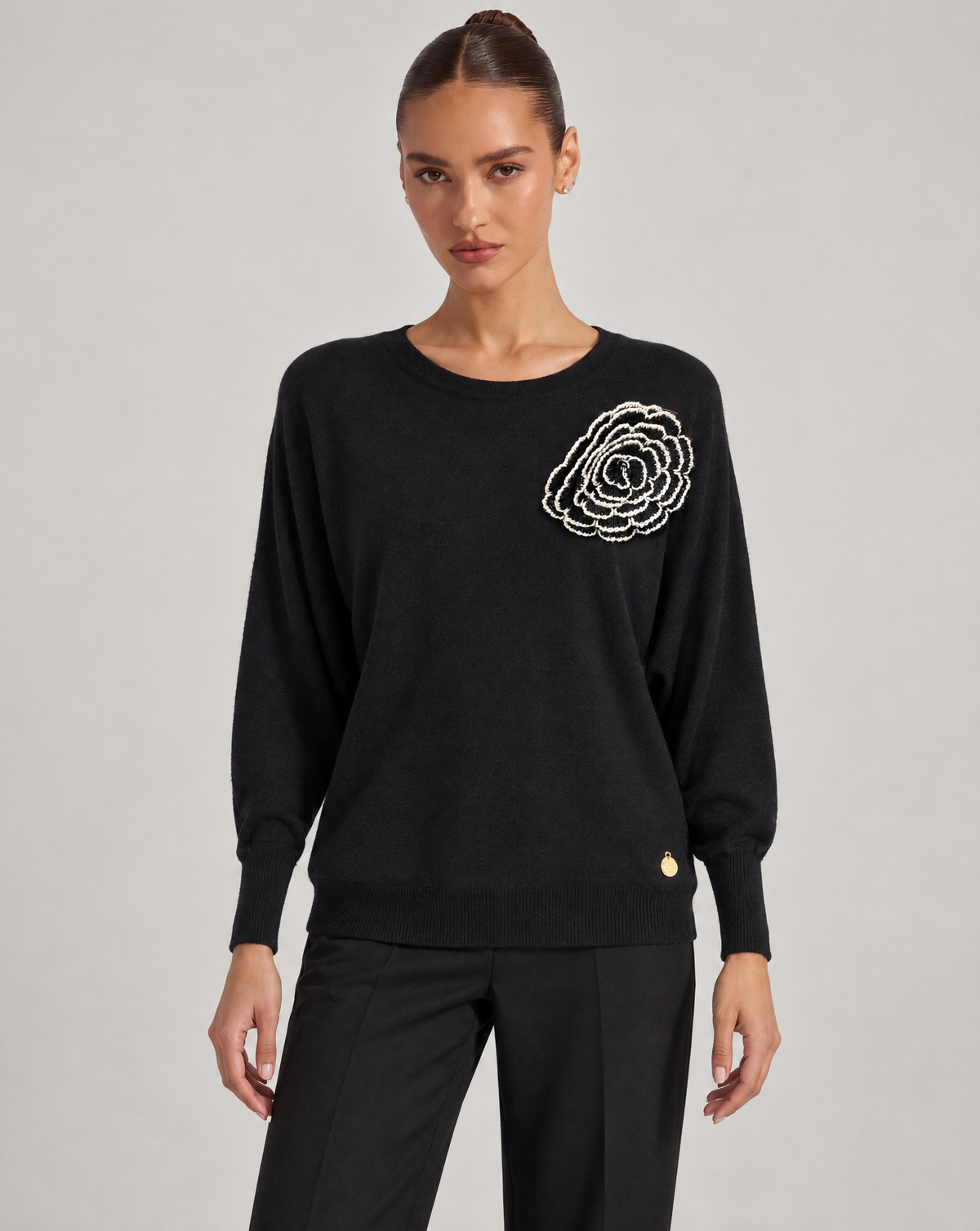 Maglia donna nero con fiore applicato e scollo rotondo, Polly 6, foto 1