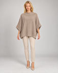 Maglia donna oversize camel indossata da Polly 7 — vista frontale