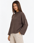 Maglia donna collo rialzato marrone — tre-quarti con Polly 4