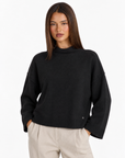 Maglia donna collo rialzato nero — dettaglio con Polly 4