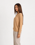 Maglia donna in cotone e lana con Polly 4 - Camel vista tre quarti