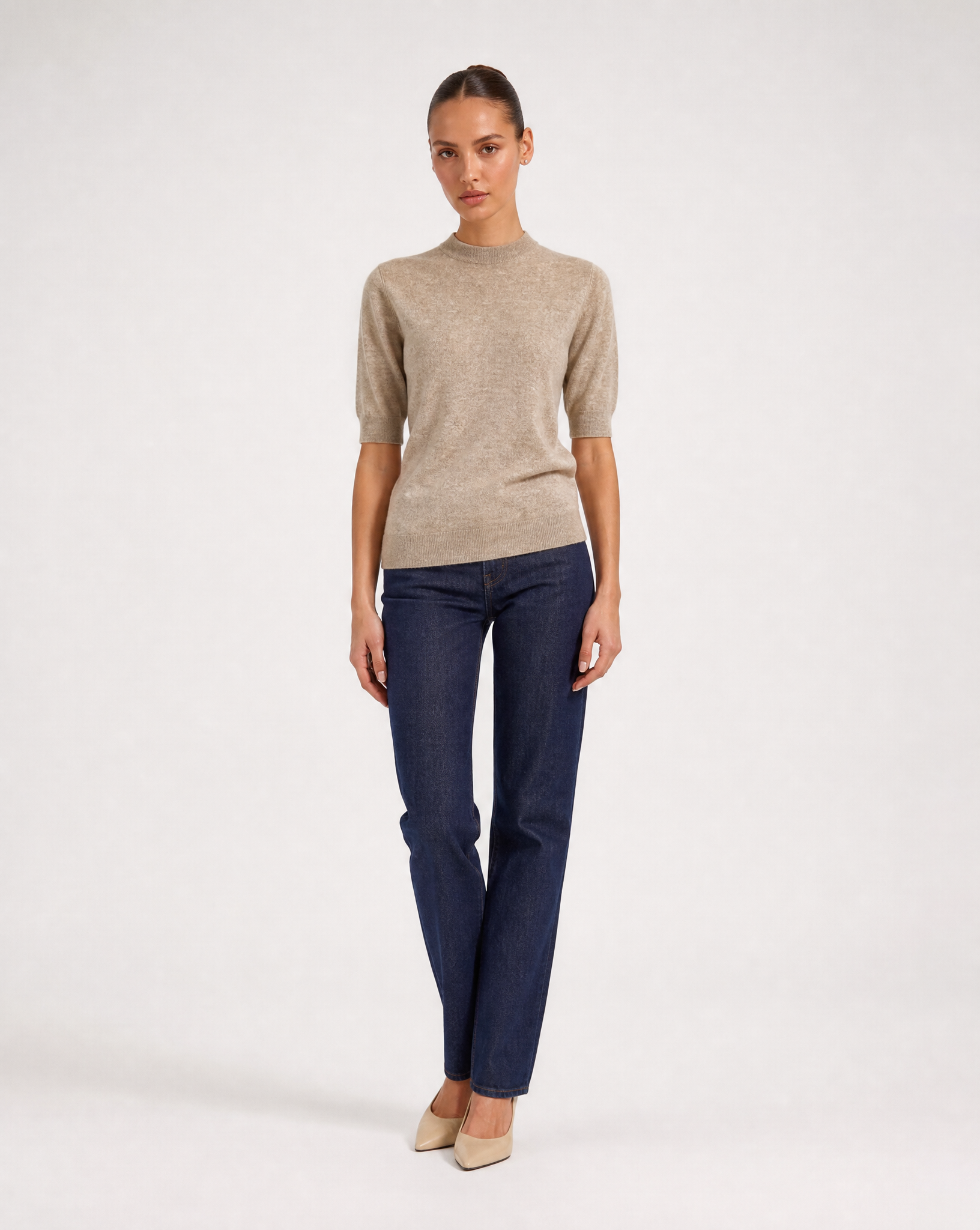 Maglia donna in lana Beige, vista frontale, indossata da Polly 6
