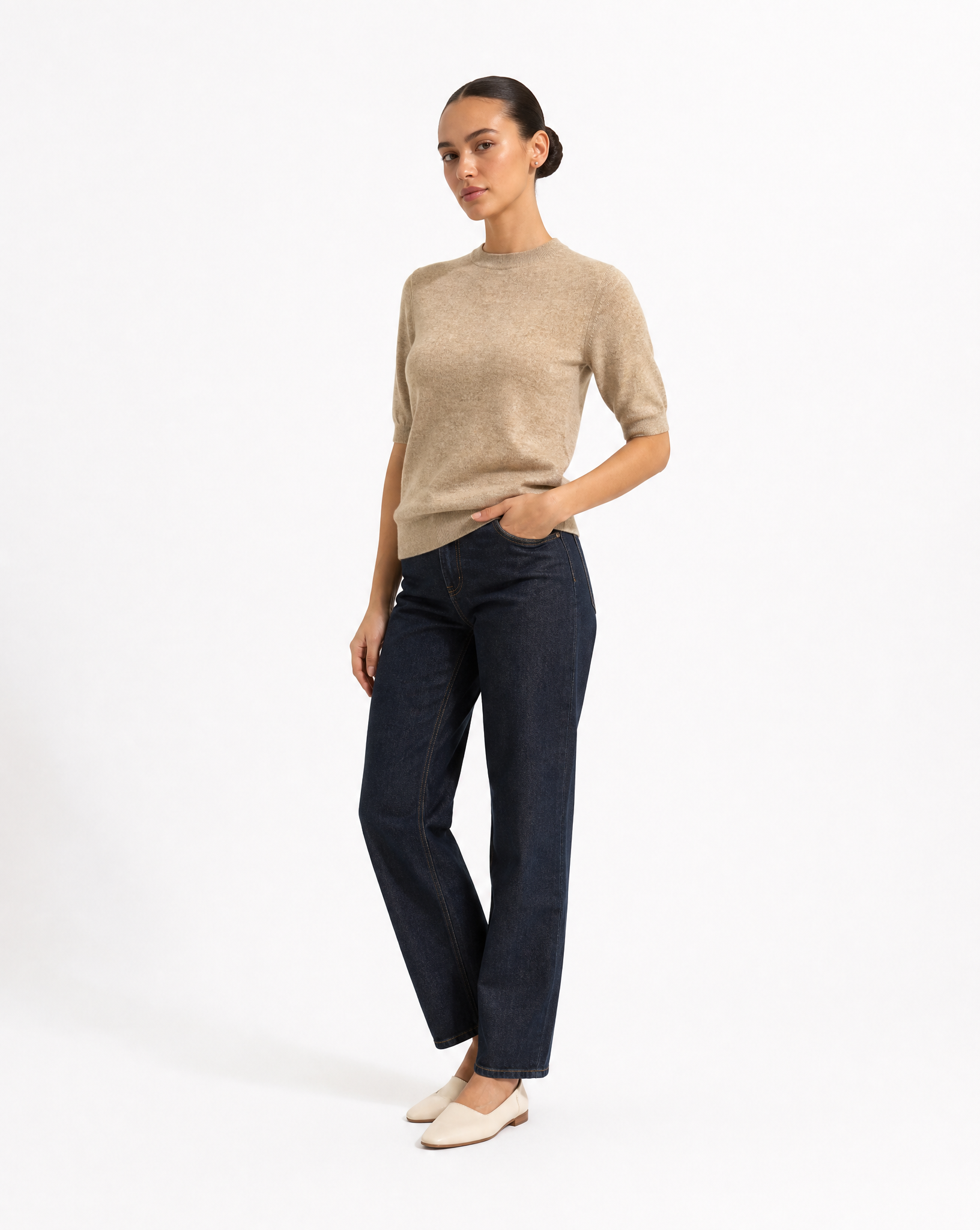 Maglia donna in lana Beige, vista tre-quarti, indossata da Polly 6
