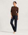 Maglia donna in lana Marrone, vista tre-quarti, indossata da Polly 6