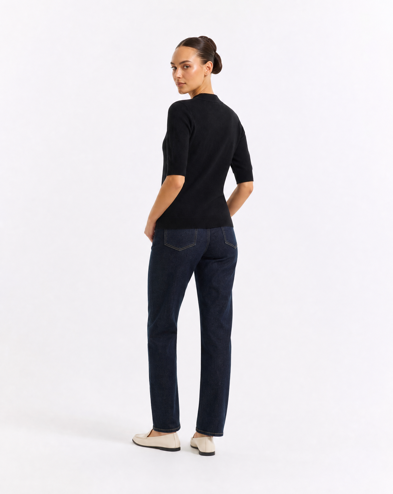 Maglia donna in lana Nero, vista retro, indossata da Polly 6