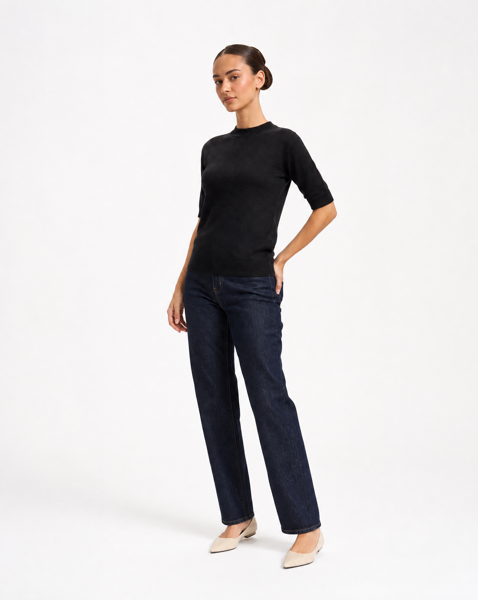 Maglia donna in lana Nero, vista tre-quarti, indossata da Polly 6