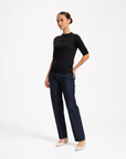 Maglia donna in lana Nero, vista tre-quarti, indossata da Polly 6