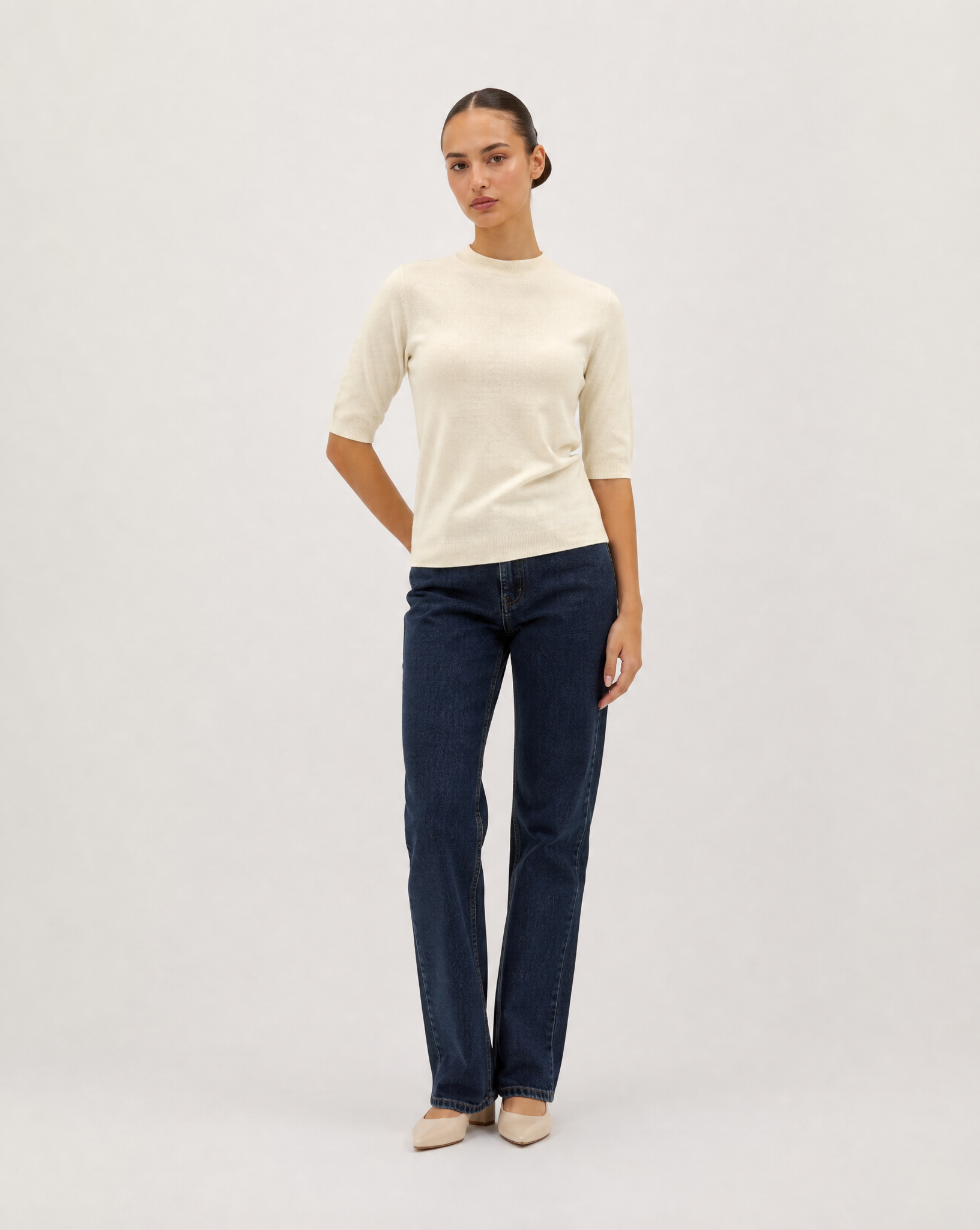 Maglia donna in lana Panna, vista frontale, indossata da Polly 6