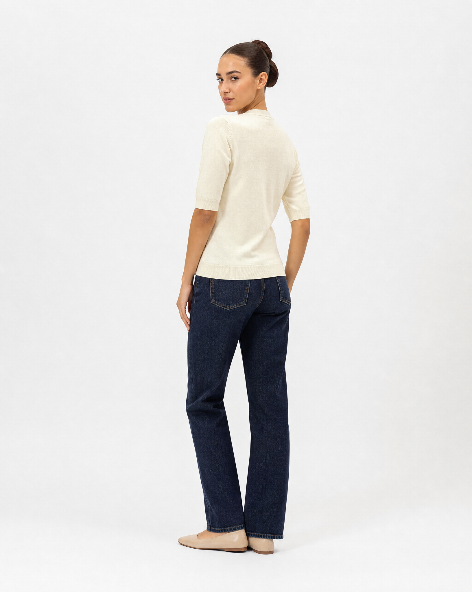 Maglia donna in lana Panna, vista retro, indossata da Polly 6