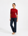 Maglia donna in lana Rosso, vista tre-quarti, indossata da Polly 6