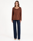 Maglia donna maculata coccio, figura intera