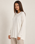 Maglia donna lunga girocollo bianco — tre-quarti con Polly 4