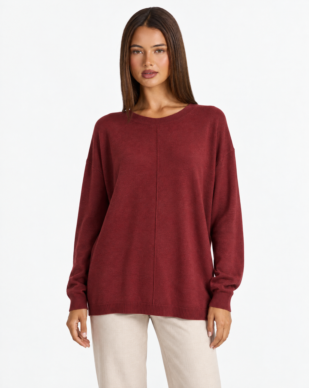 Maglia donna lunga girocollo bordò — frontale con Polly 4