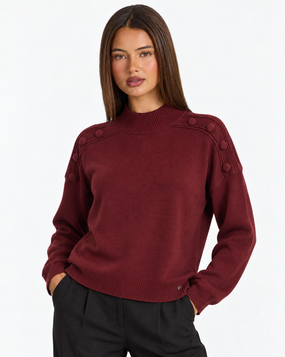 Maglia collo alto con bottoni sulle spalle Rosso, Polly 4 – primo piano a tre quarti