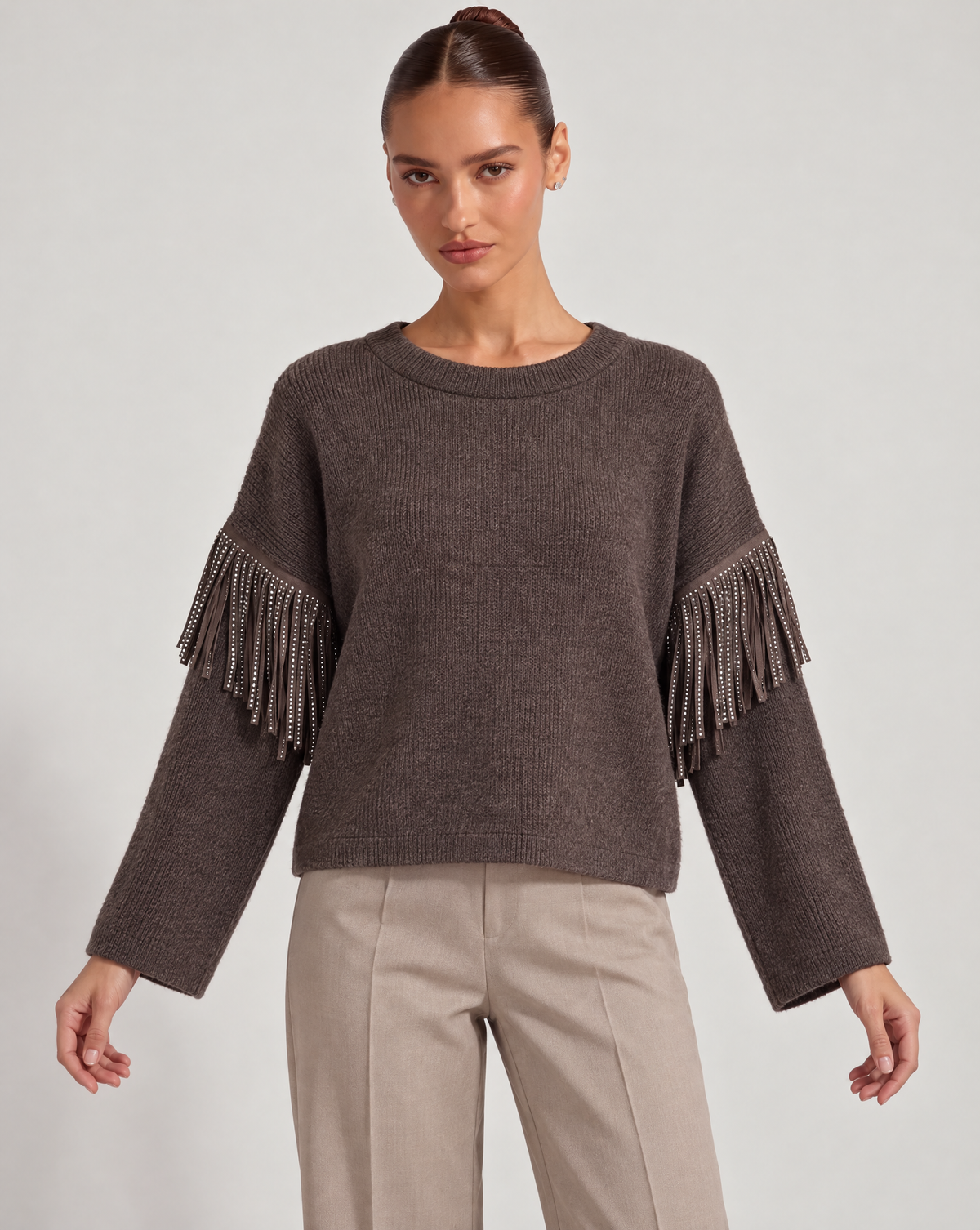 Maglia donna marrone girocollo con frange e strass sulle maniche, Polly 6 - vista frontale