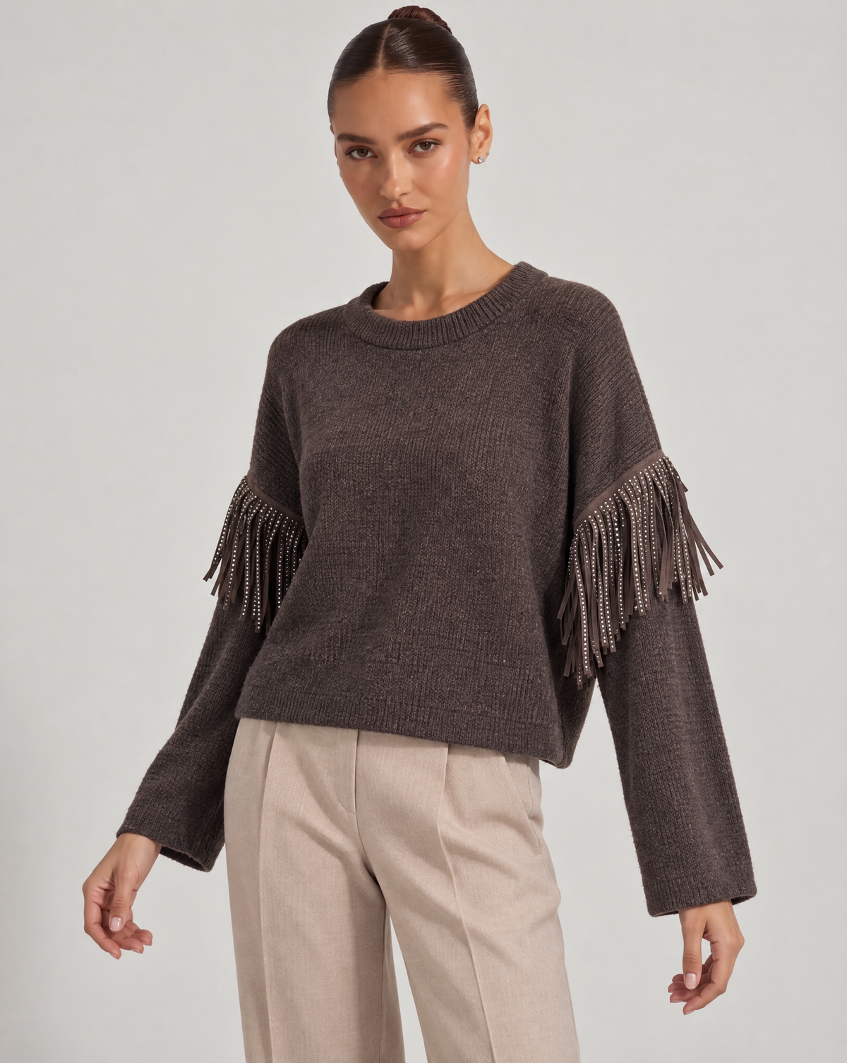 Maglia donna marrone girocollo con frange e strass sulle maniche, Polly 6 - dettaglio parte superiore