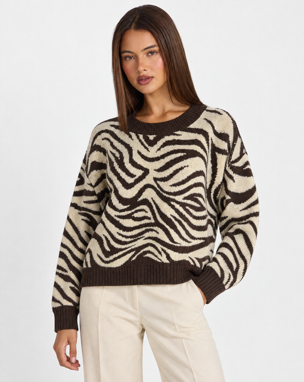 Maglia donna zebrata Marrone scuro con girocollo e bordi a costine, Polly 4 – dettaglio parte superiore