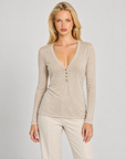 Maglia donna misto cashmere beige con scollo a V e quattro bottoni, Polly 7 - vista frontale