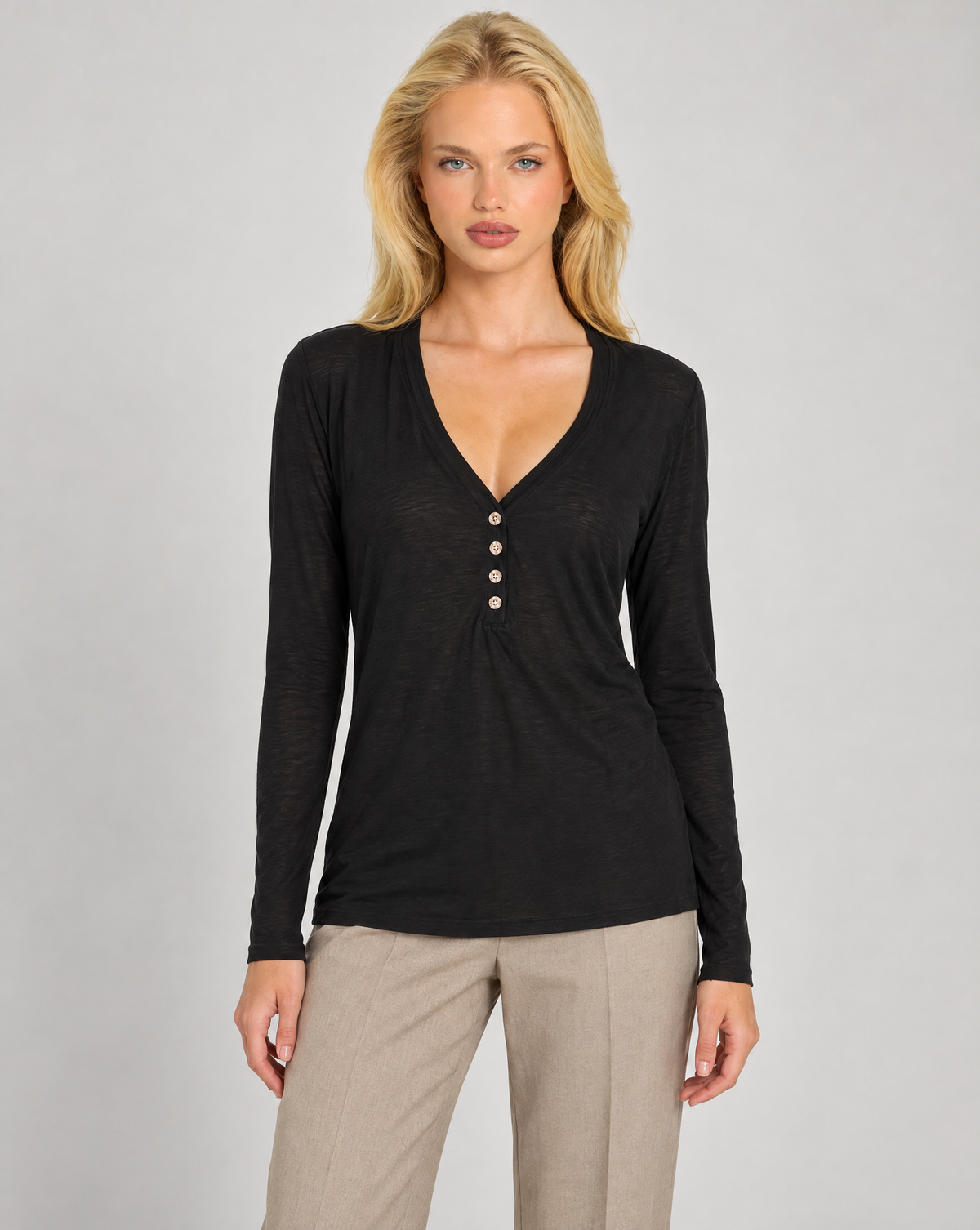 Maglia donna misto cashmere nero con scollo a V e quattro bottoni, Polly 7 - vista frontale