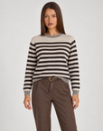 Maglia donna a righe in misto viscosa beige indossata da Polly 4, vista frontale