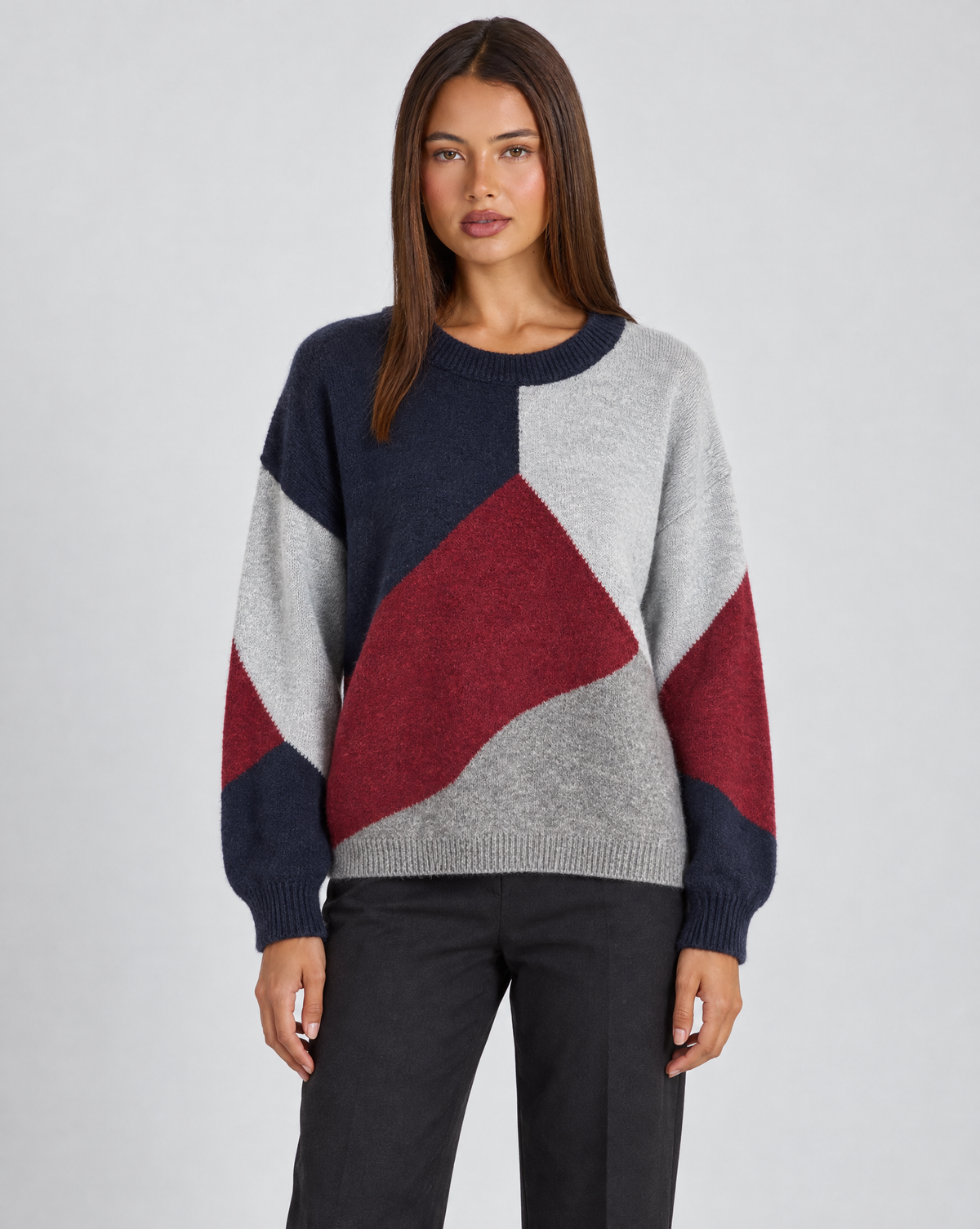 Maglia donna girocollo a blocchi di colore Blu indossata da Polly 4 — vista frontale