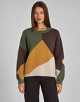 Maglia donna girocollo a blocchi di colore Verde indossata da Polly 4 — vista frontale