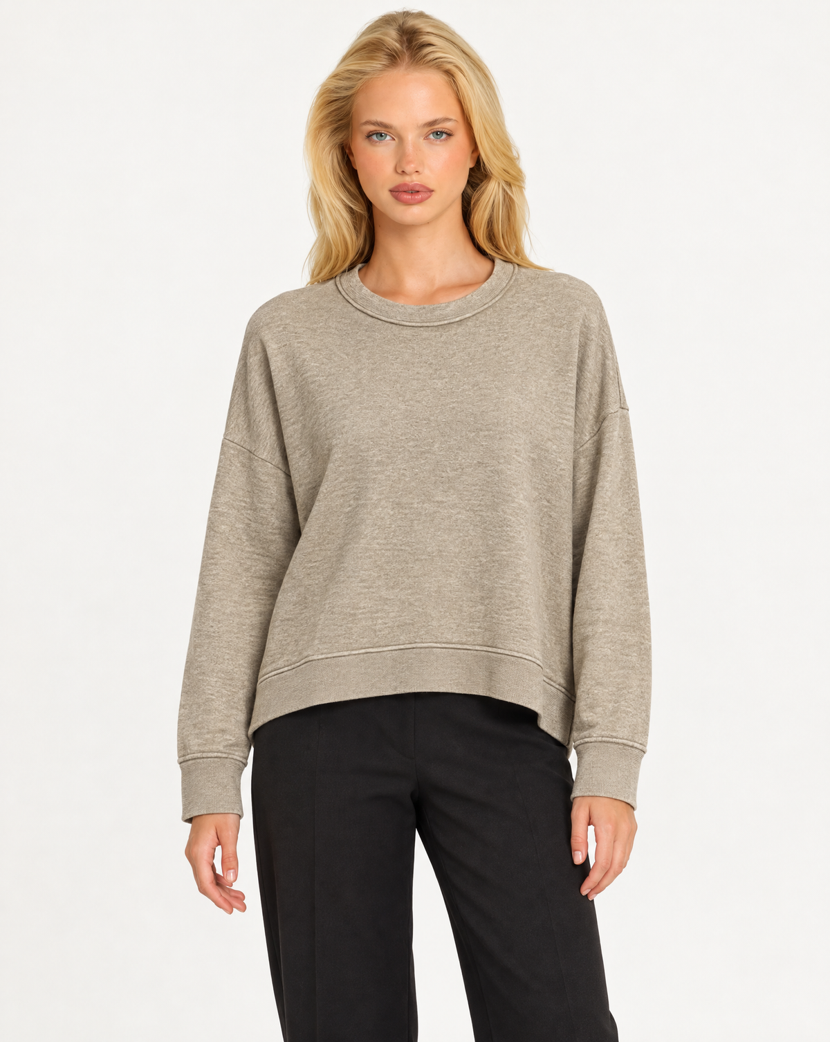 Maglia donna girocollo con cuciture in rilievo Beige, indossata da Polly 7 - vista frontale