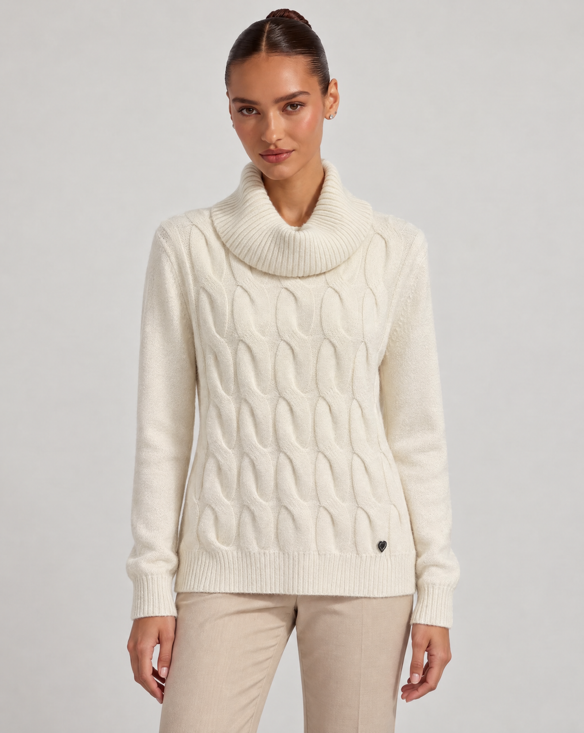 Maglia donna a trecce con collo alto bianco – Polly 6 – frontale
