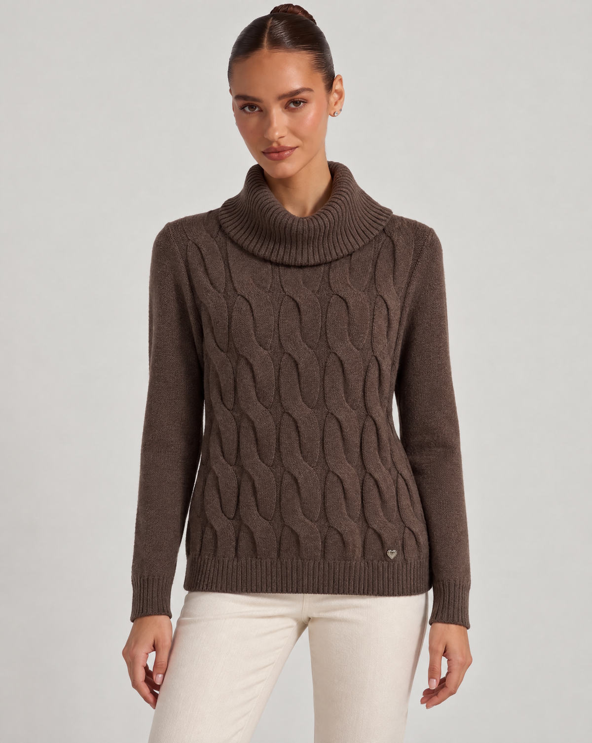 Maglia donna a trecce con collo alto marrone – Polly 6 – frontale