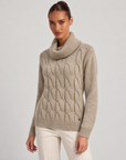 Maglia donna a trecce con collo alto taupe – Polly 6 – tre-quarti