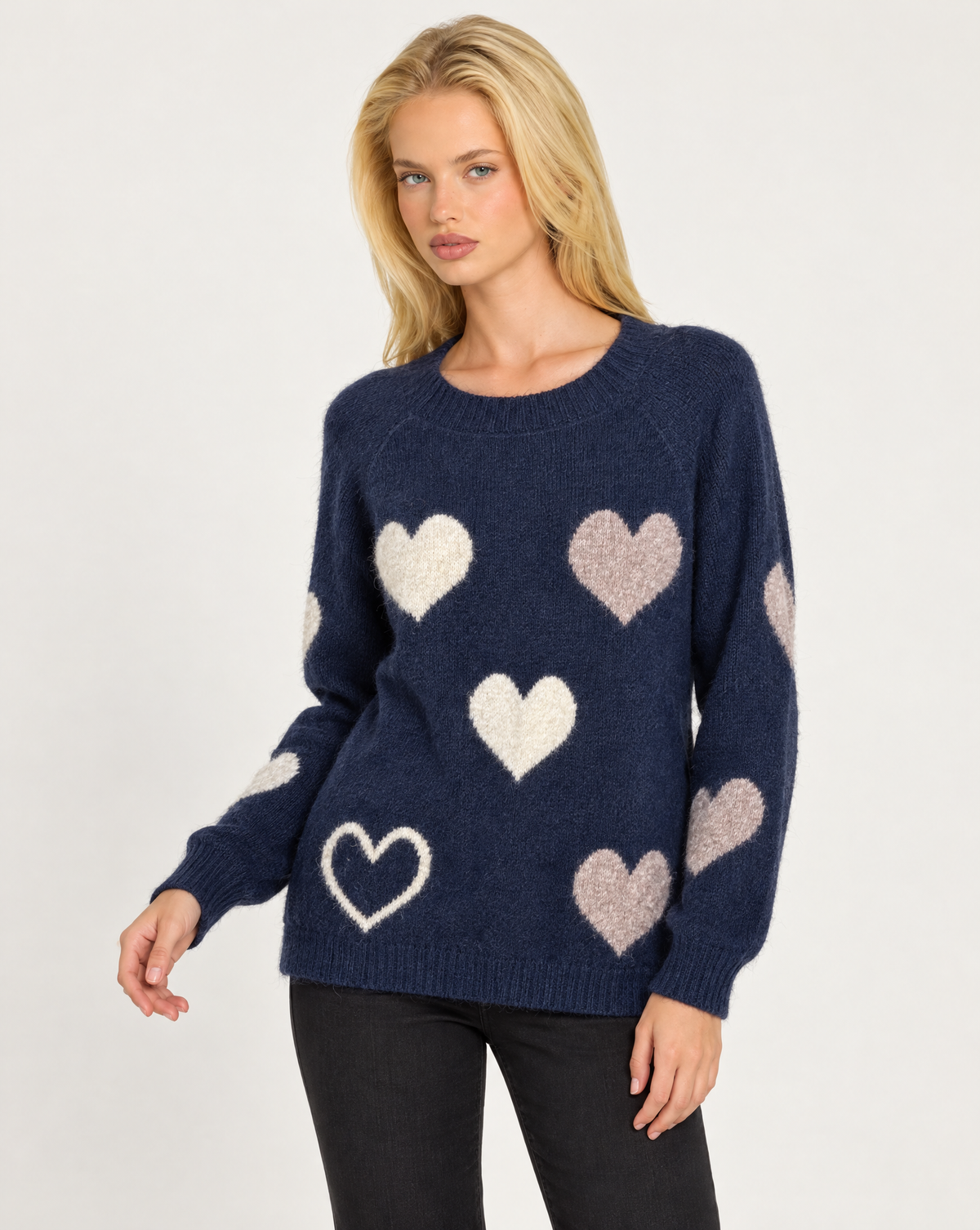 Maglia donna girocollo con cuori a contrasto Blu, Polly 7 - vista a tre quarti, dettaglio parte superiore
