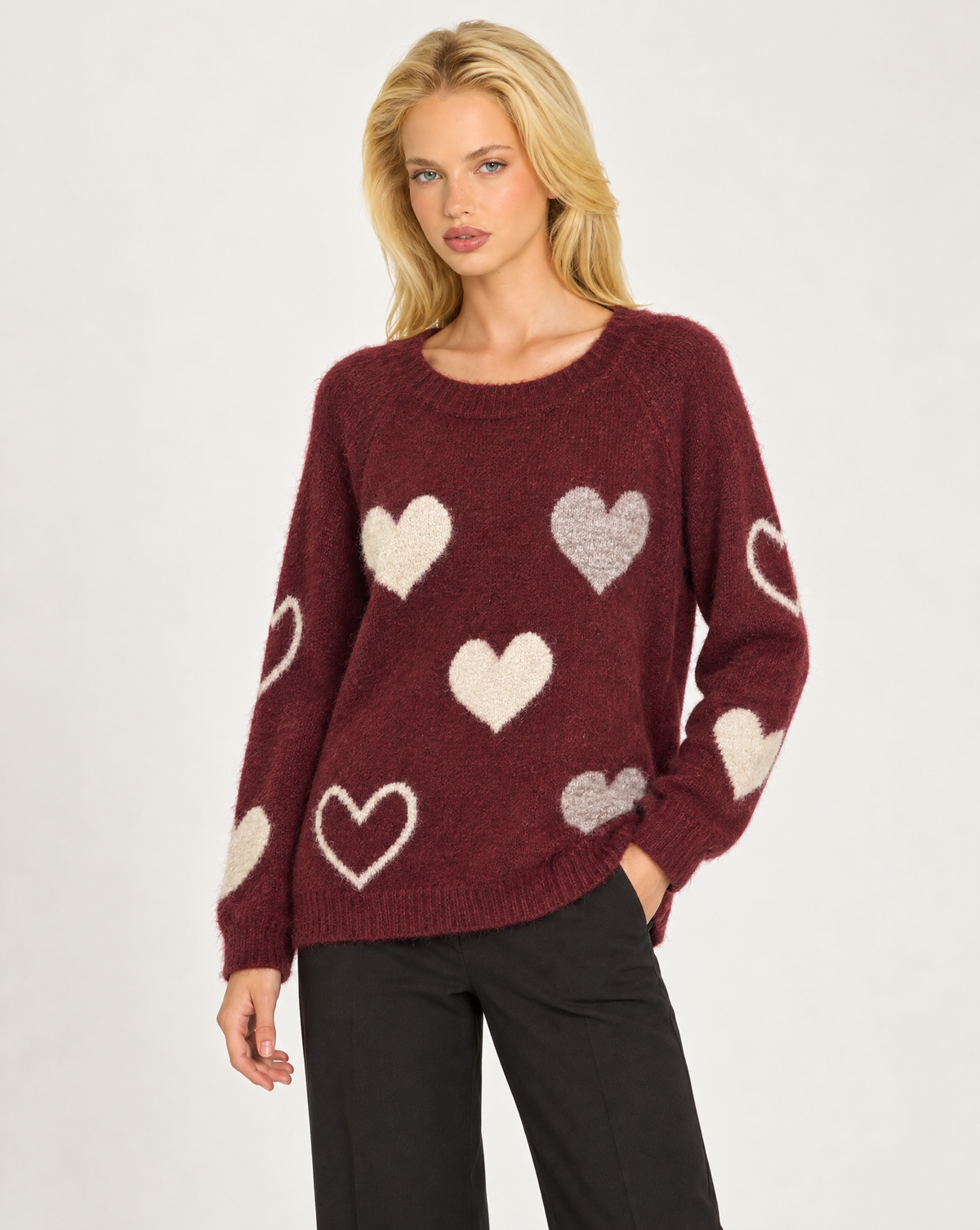 Maglia donna girocollo con cuori a contrasto Bordeaux, Polly 7 - vista a tre quarti, dettaglio parte superiore