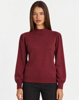 Maglia donna a lupetto bordeaux con spalle arricciate e dettaglio cuore, frontale su Polly 4