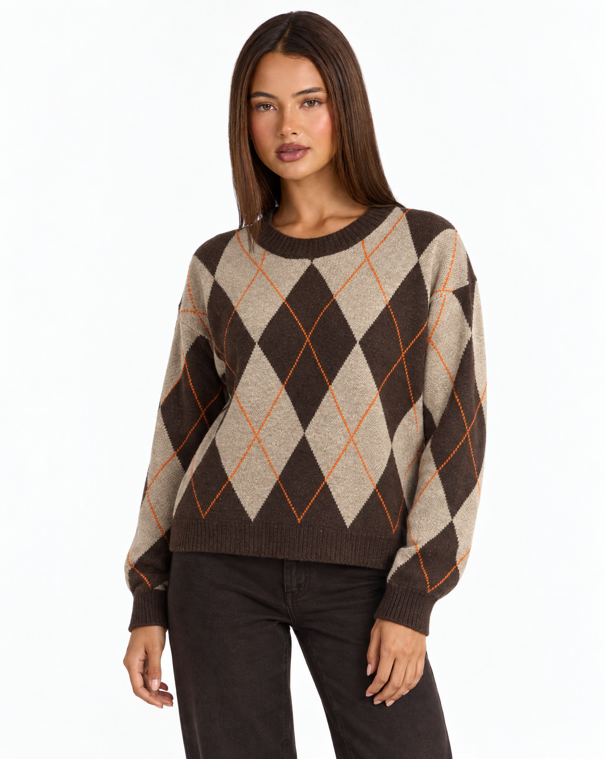 Maglia a rombi t23 1935-1 Marrone con Polly 4 – vista a tre quarti