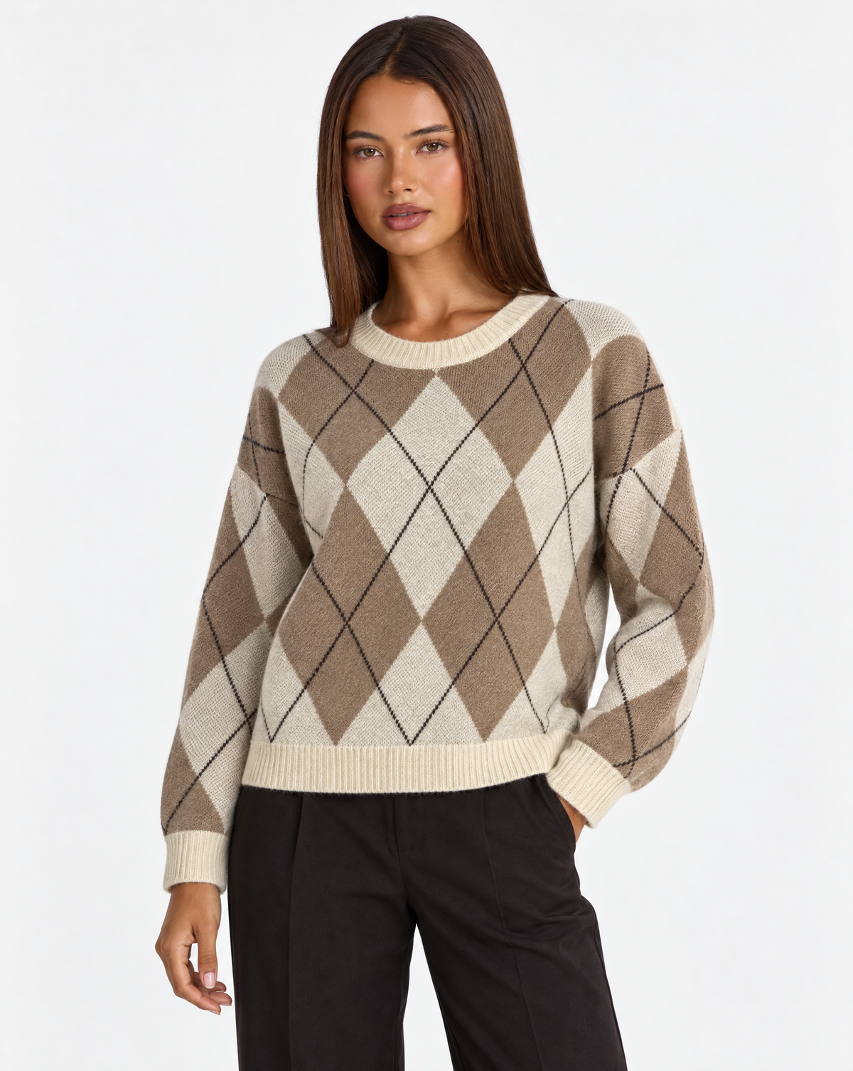 Maglia a rombi t23 1935-1 Panna con Polly 4 – vista a tre quarti