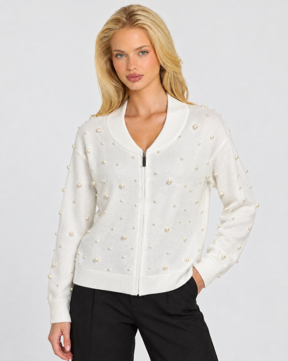 Maglia con zip dettaglio perle bianco – Polly 7, posa tre quarti