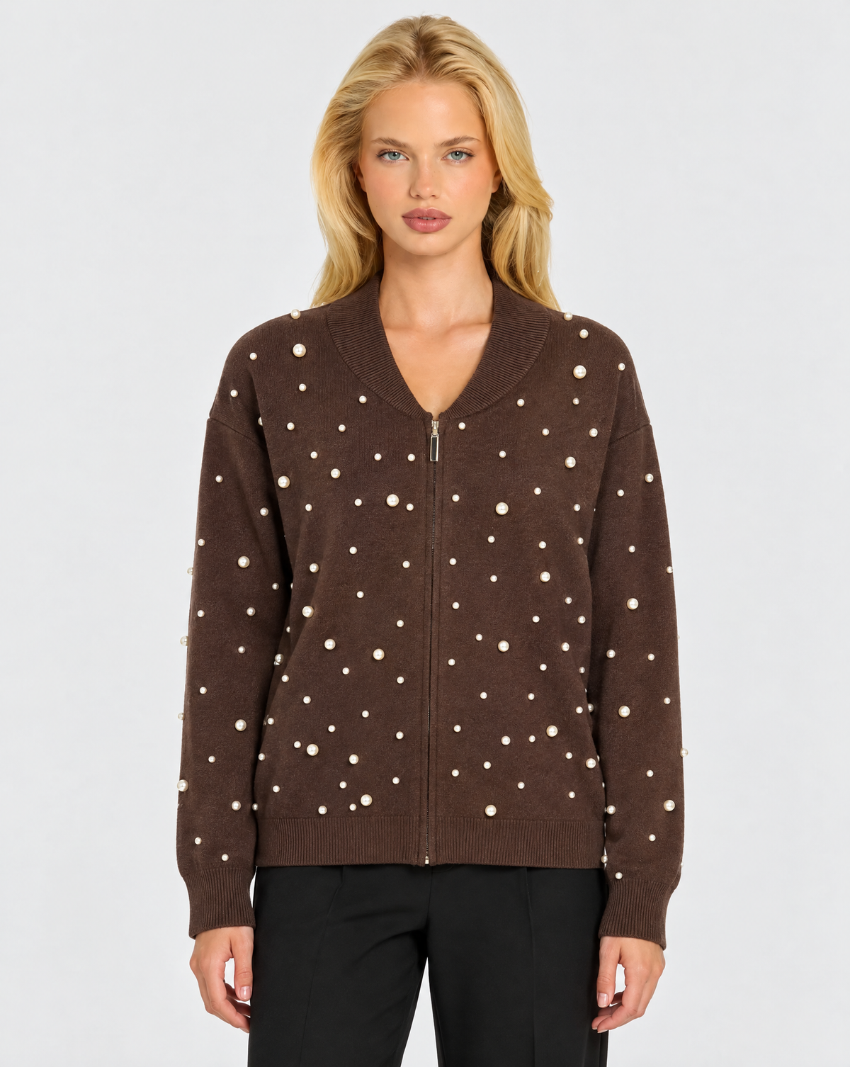 Maglia con zip dettaglio perle marrone scuro – Polly 7, vista frontale