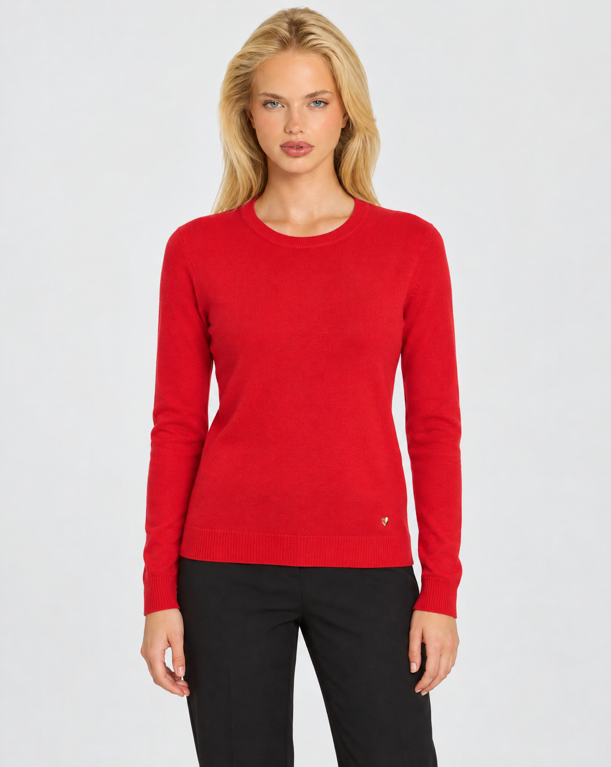 Maglione basic morbida girocollo n22 108 Rosso indossato da Polly 7 – frontale
