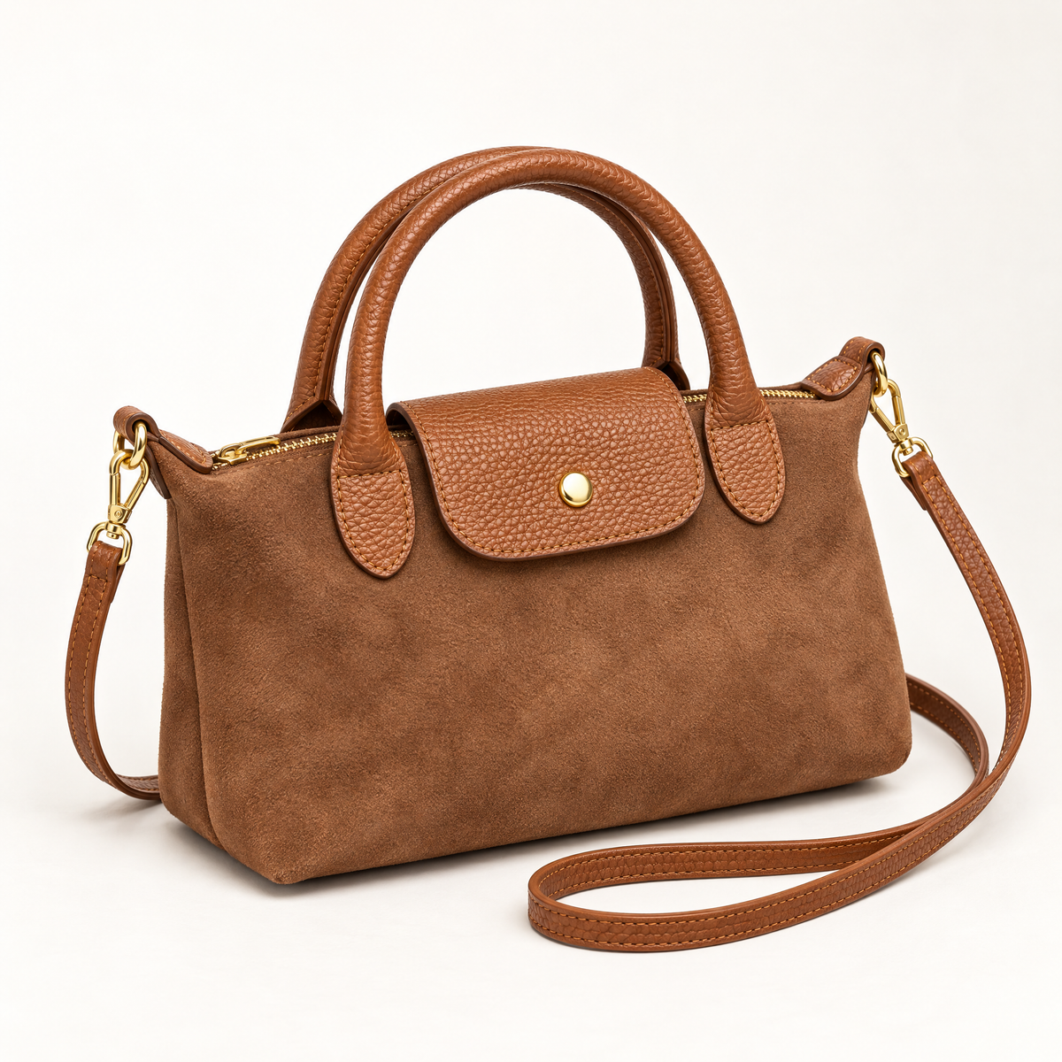 Mini borsa effetto scamosciato camel – vista tre quarti con tracolla