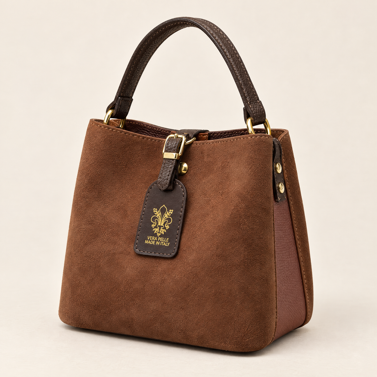 Mini borsa in vera pelle scamosciata marrone con manico a contrasto – tre quarti