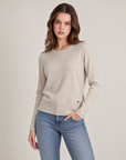 Maglia donna girocollo in misto viscosa con bordi a costine Beige indossata da Polly 2, foto 2