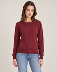 Maglia donna girocollo in misto viscosa con bordi a costine Bordeaux indossata da Polly 2, foto 1