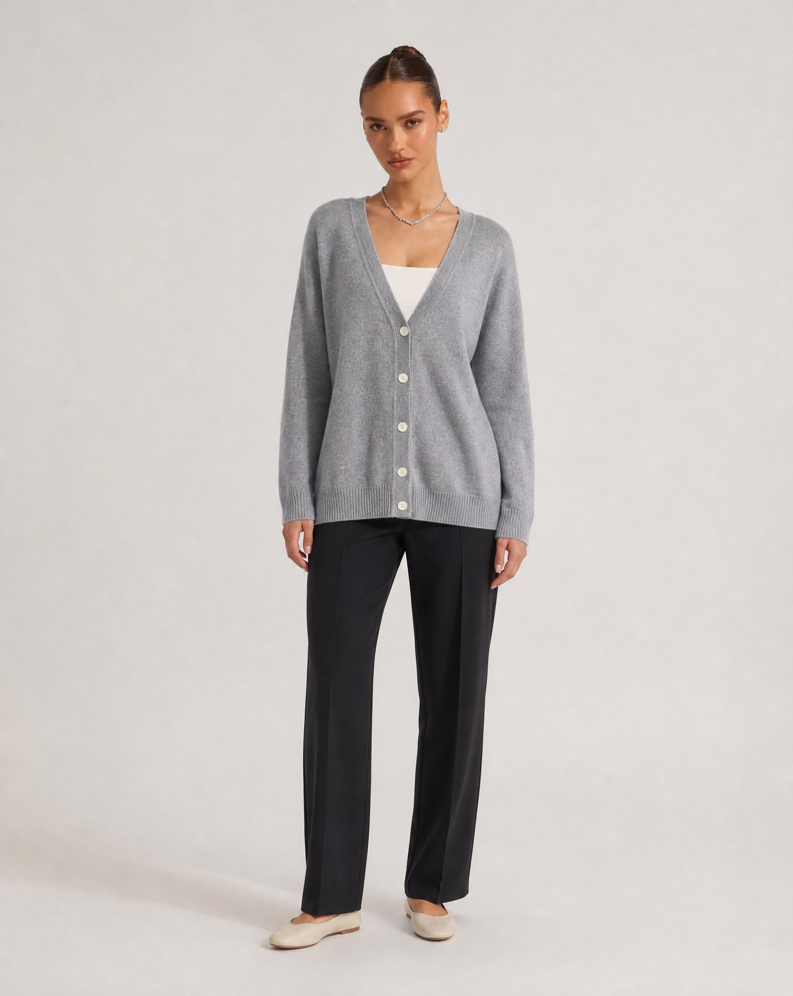 Cardigan n19 16048 Grigio 1 indossato da Polly 6