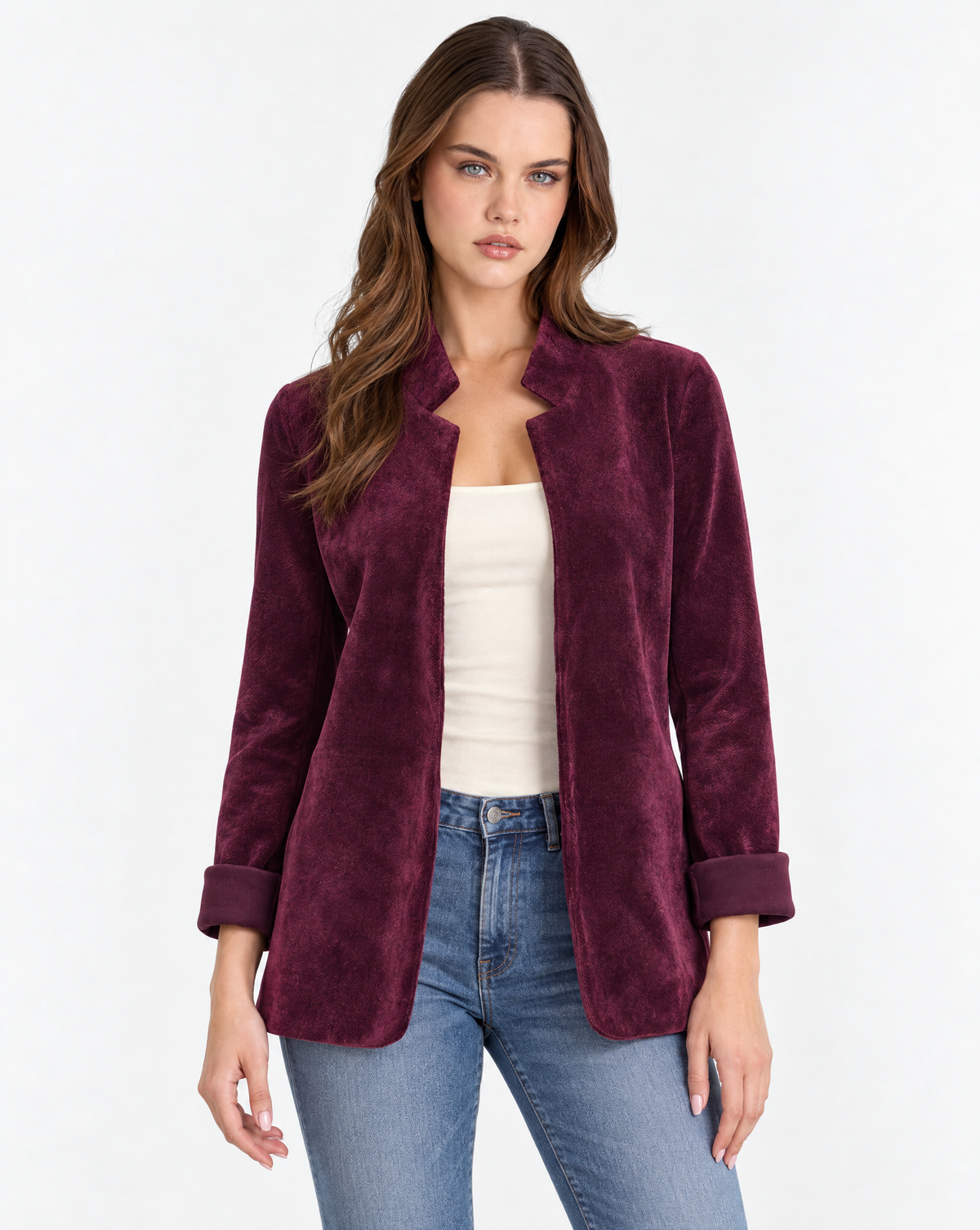 Cardigan donna bordeaux aperto con collo sagomato indossato da Polly 2 – vista frontale