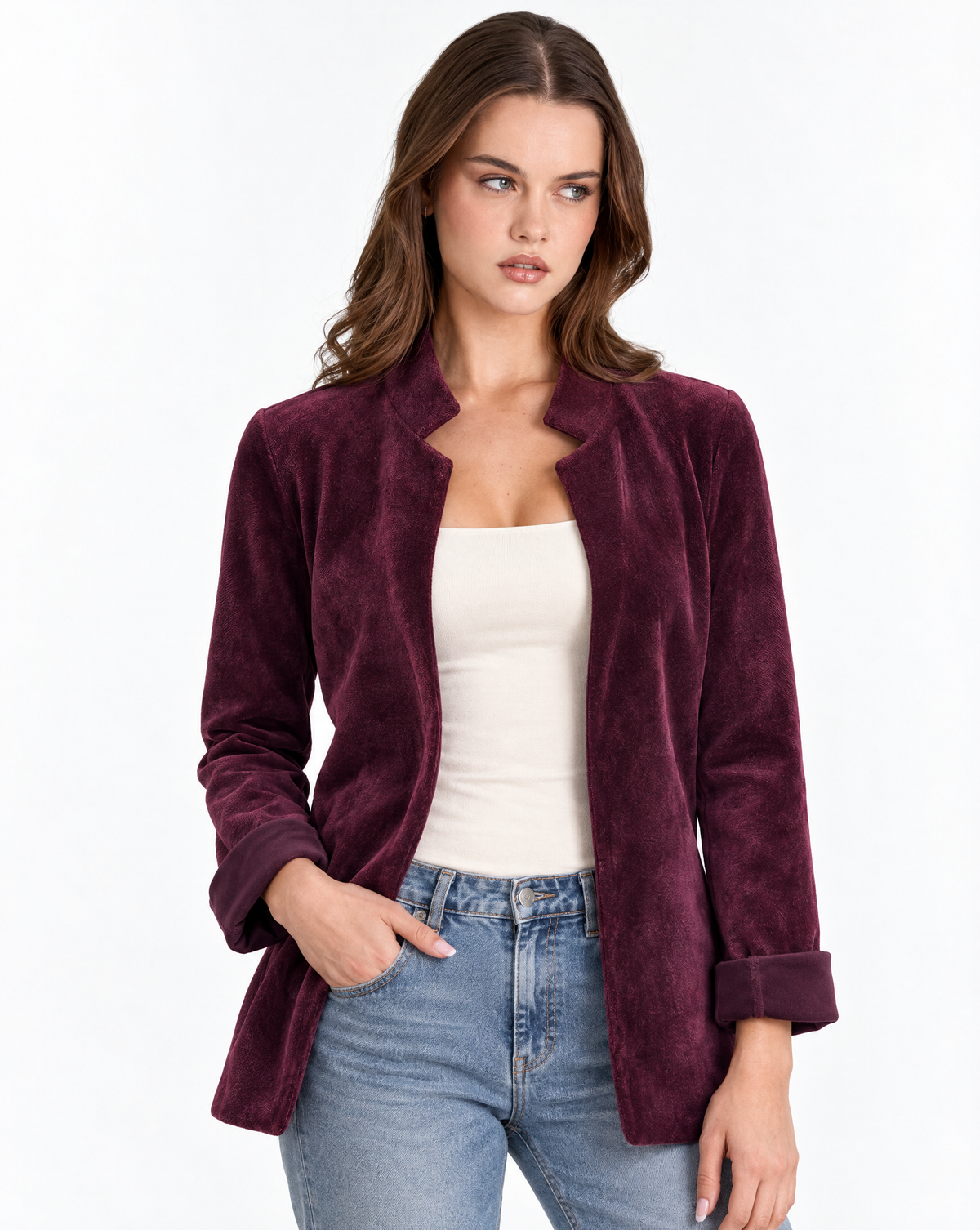 Cardigan donna bordeaux aperto con collo sagomato indossato da Polly 2 – primo piano della parte superiore